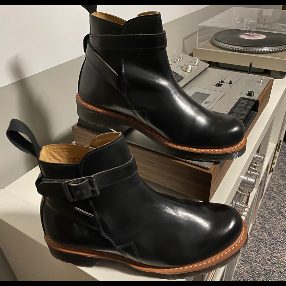 Dr. “Doc” Martens Kenton black leather buckle 10